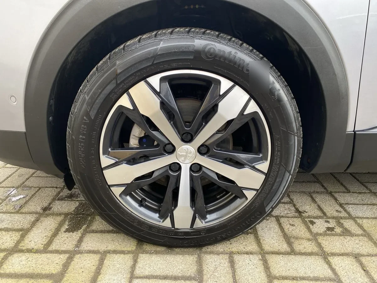 Peugeot 5008 1.5 Allure Pack Bluehdi 130 4x2 Eat8 5p año 2024