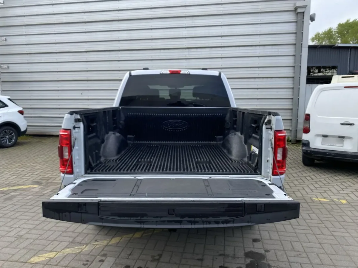 Ford F-150 3.3 Xlt Cc Dob. Cab. 4x2 At 4p año 2022