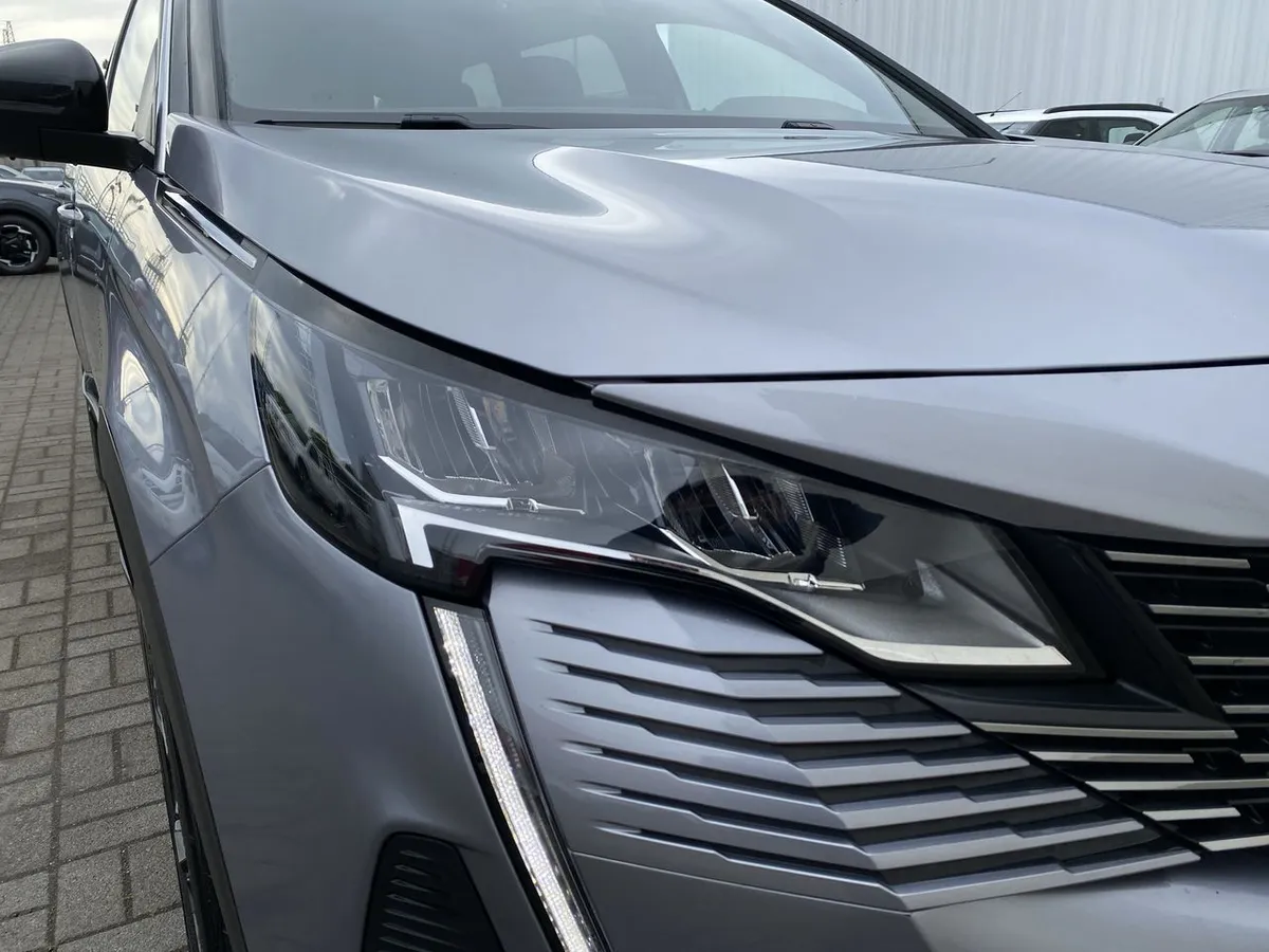 Peugeot 5008 1.5 Allure Pack Bluehdi 130 4x2 Eat8 5p año 2024