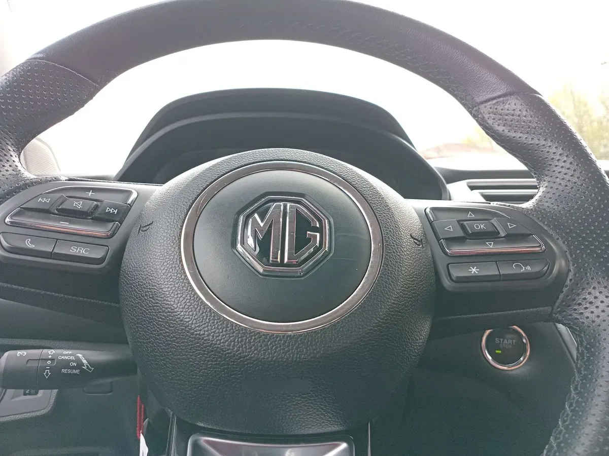 MG 5 1.5 Dlx 4x2 Mt 4p año 2024