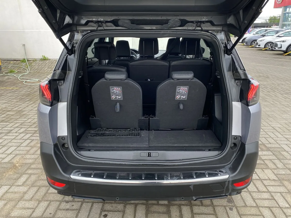 Peugeot 5008 1.5 Allure Pack Bluehdi 130 4x2 Eat8 5p año 2024