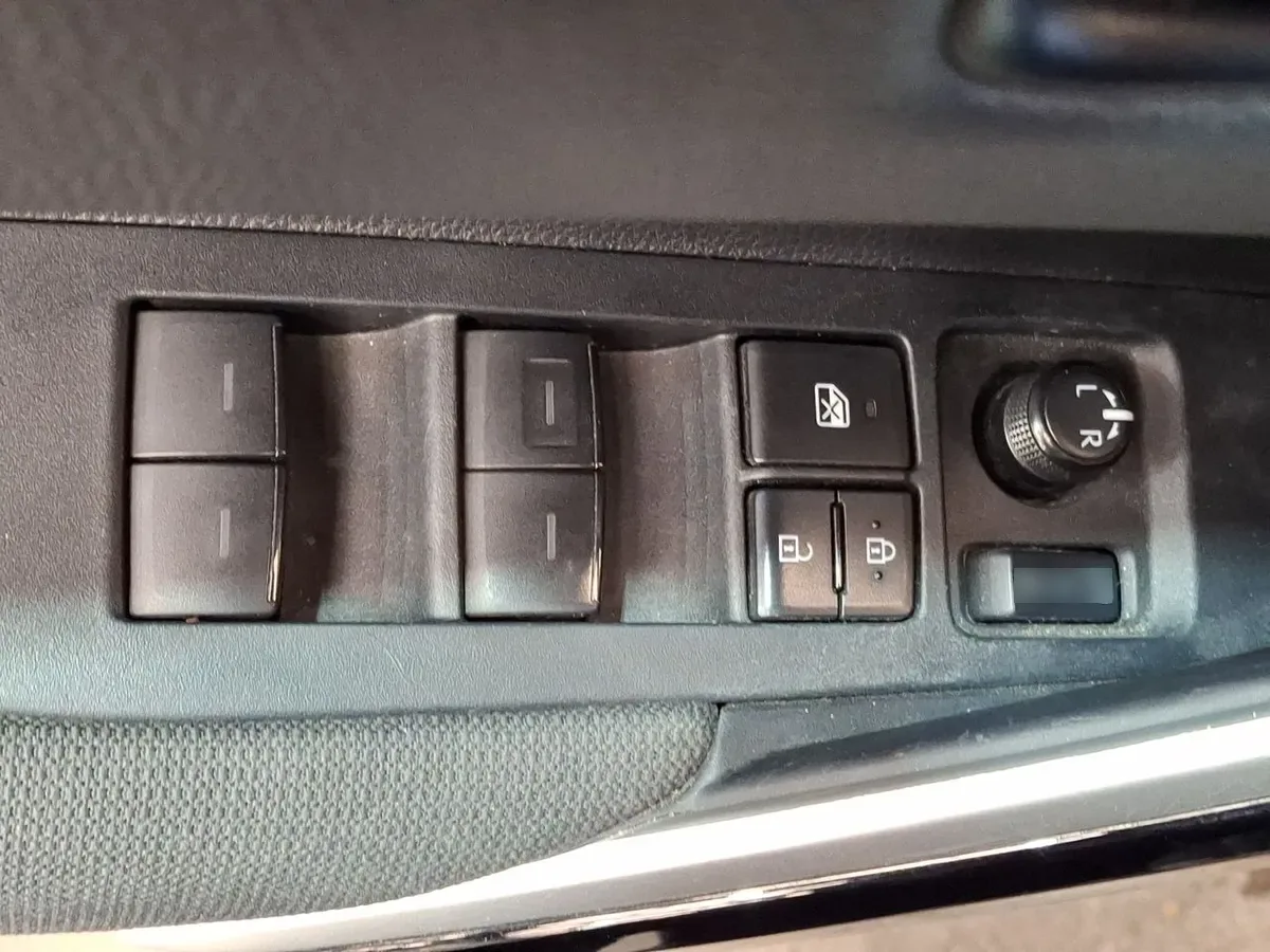 Toyota Corolla Cross 1.8 Xei Hybrid 4x2 Cvt At 5p año 2025