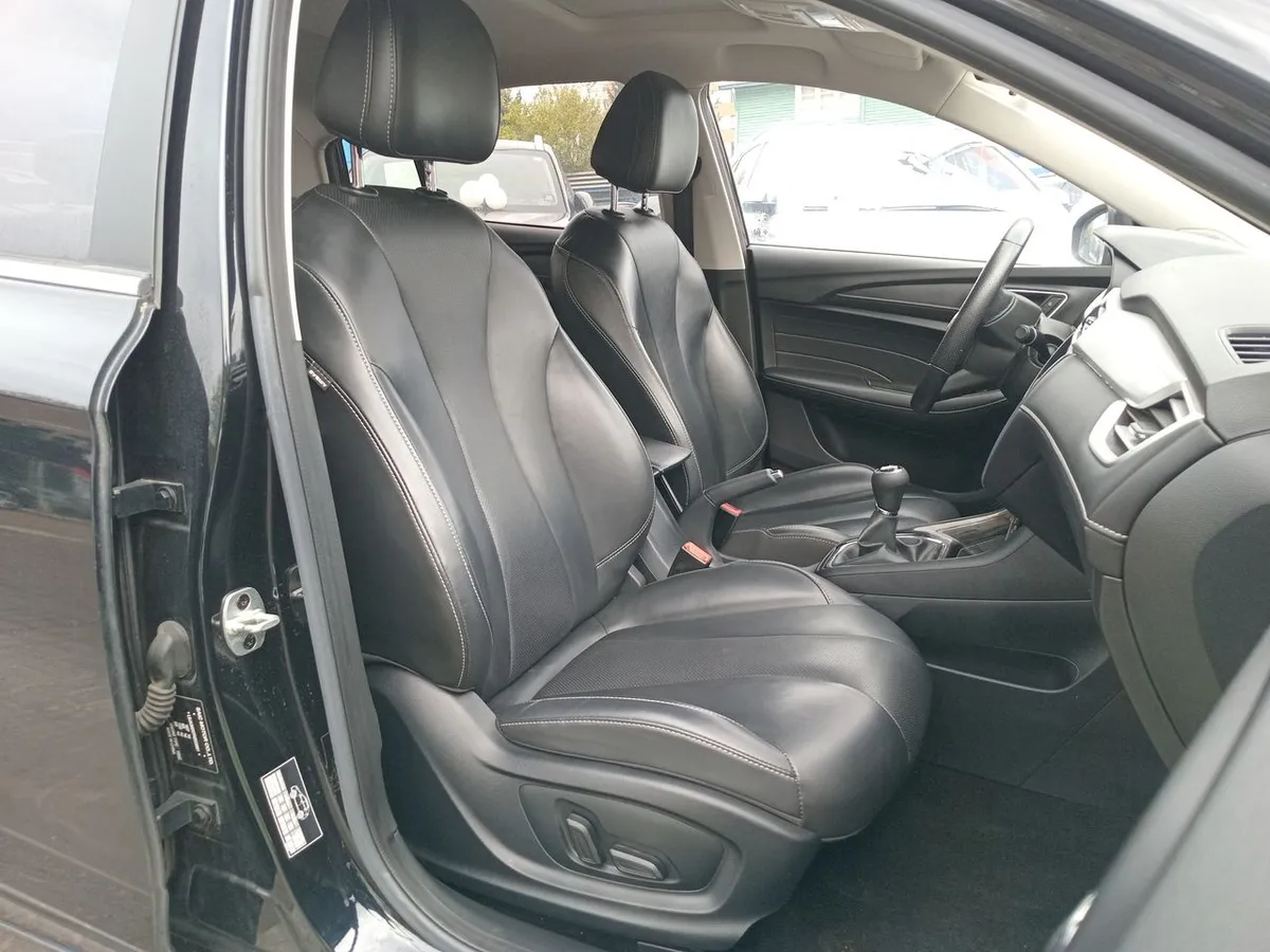 MG 5 1.5 Dlx 4x2 Mt 4p año 2024
