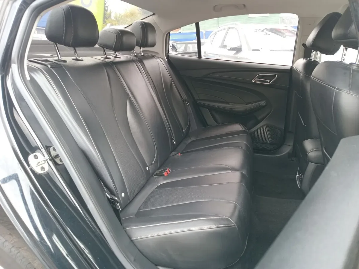 MG 5 1.5 Dlx 4x2 Mt 4p año 2024