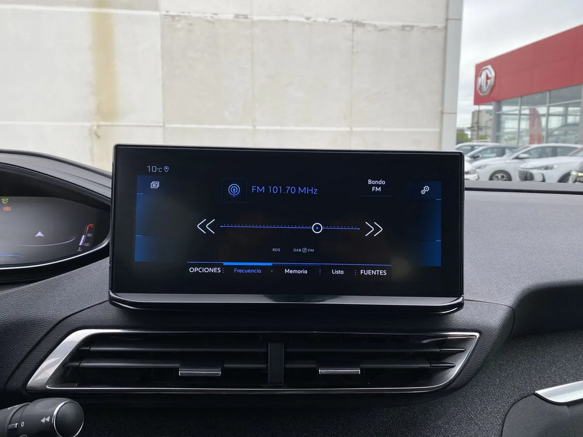 Peugeot 5008 1.5 Allure Pack Bluehdi 130 4x2 Eat8 5p año 2024