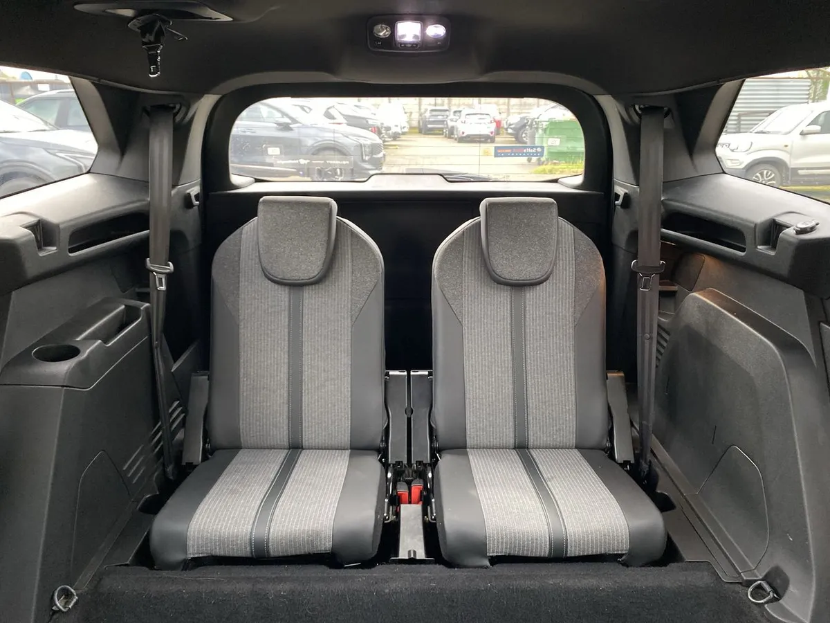 Peugeot 5008 1.5 Allure Pack Bluehdi 130 4x2 Eat8 5p año 2024