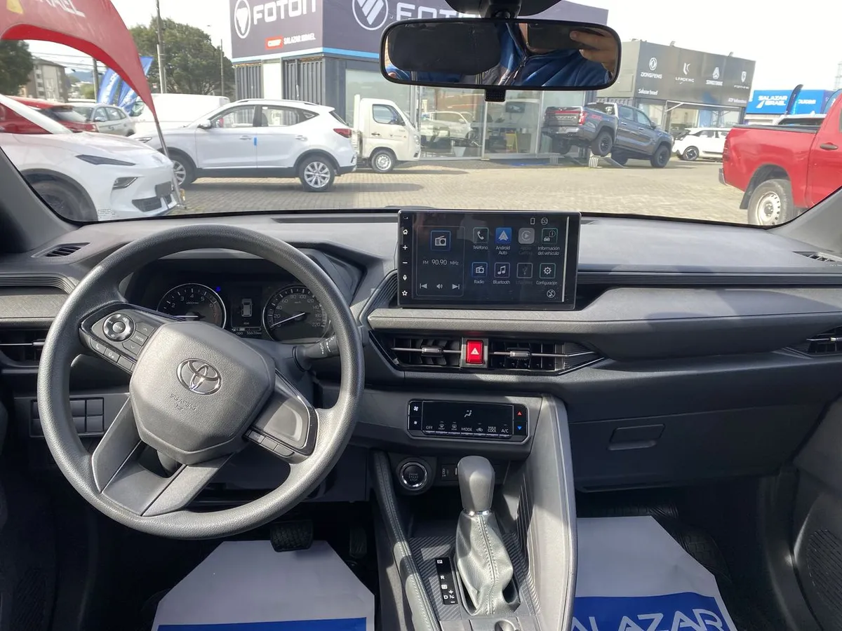 Toyota Yaris Cross 1.5 Xi 4x2 Cvt At 5p año 2025