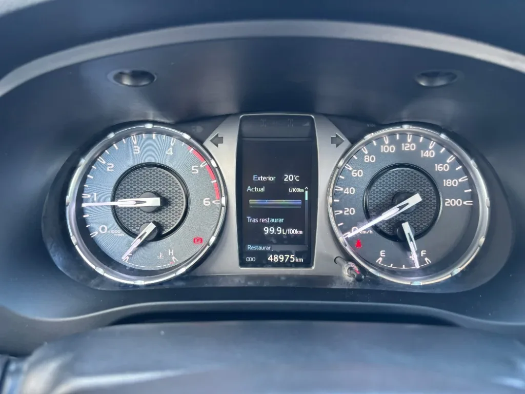 Toyota Hilux Dc 4x4 2.4 D Dx Mt año 2024