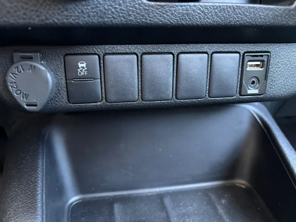 Toyota Hilux Dc 4x4 2.4 D Dx Mt año 2024