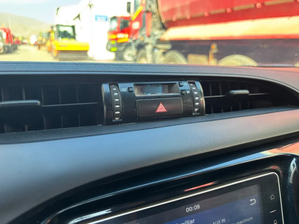 Toyota Hilux Dc 4x4 2.4 D Dx Mt año 2024