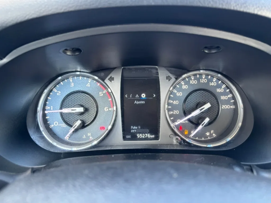 Toyota Hilux Dc 4x4 2.4 D Dx Mt año 2024