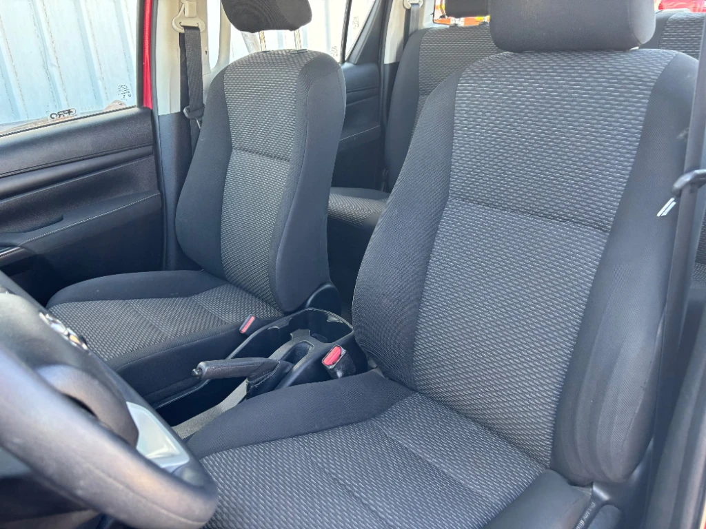 Toyota Hilux Dc 4x4 2.4 D Dx Mt año 2024