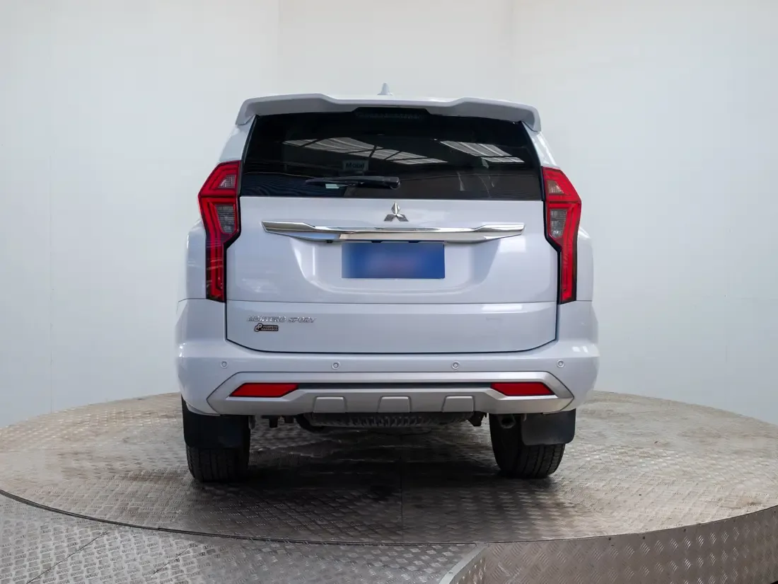 Mitsubishi Montero Sport 2.4 Limited At 4x4 Diesel año 2022