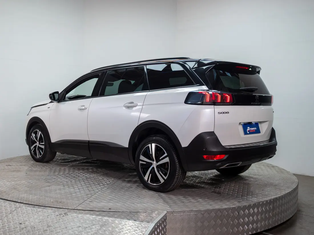 Peugeot 5008 5008 1.5 Gt Black Pack Bluehdi 130 Eat8 At año 2023