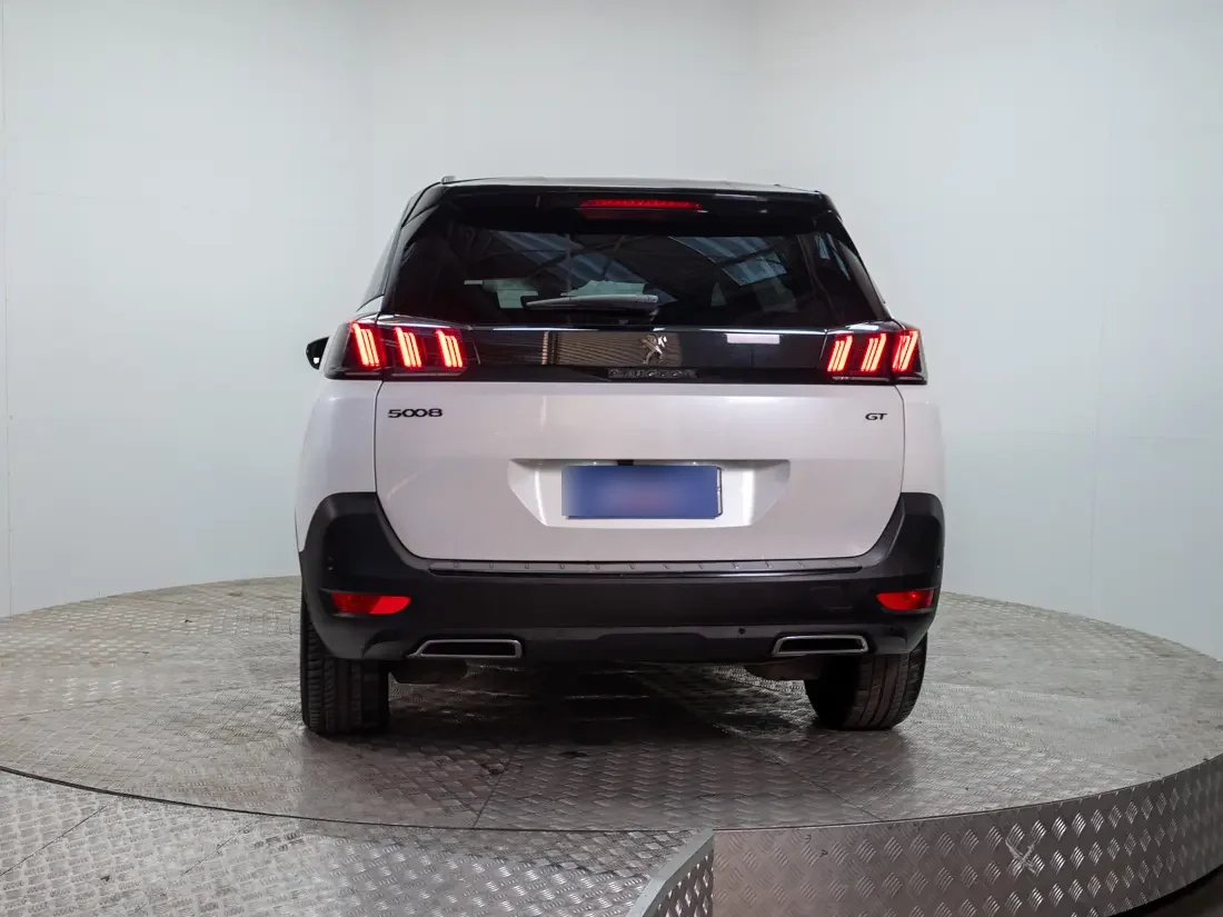 Peugeot 5008 5008 1.5 Gt Black Pack Bluehdi 130 Eat8 At año 2023