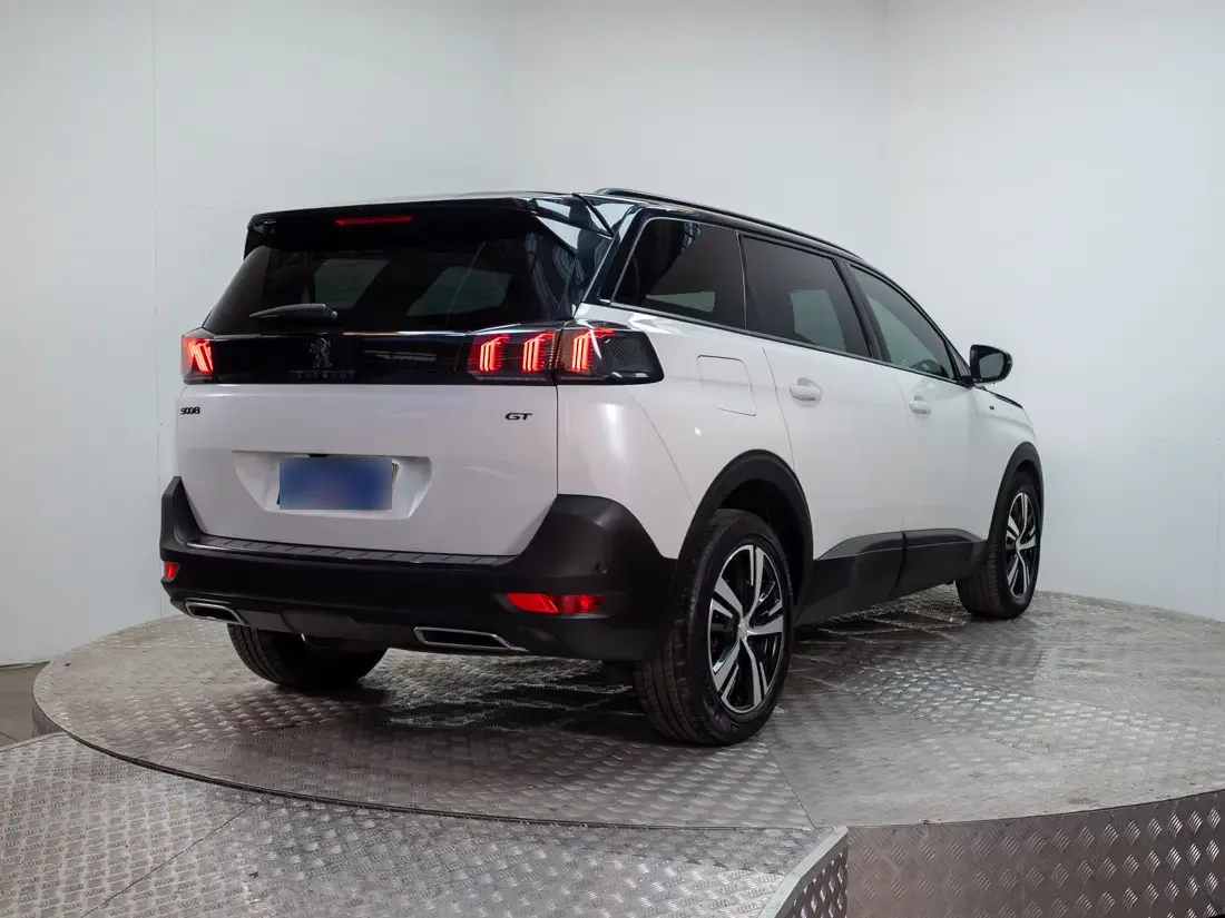 Peugeot 5008 5008 1.5 Gt Black Pack Bluehdi 130 Eat8 At año 2023