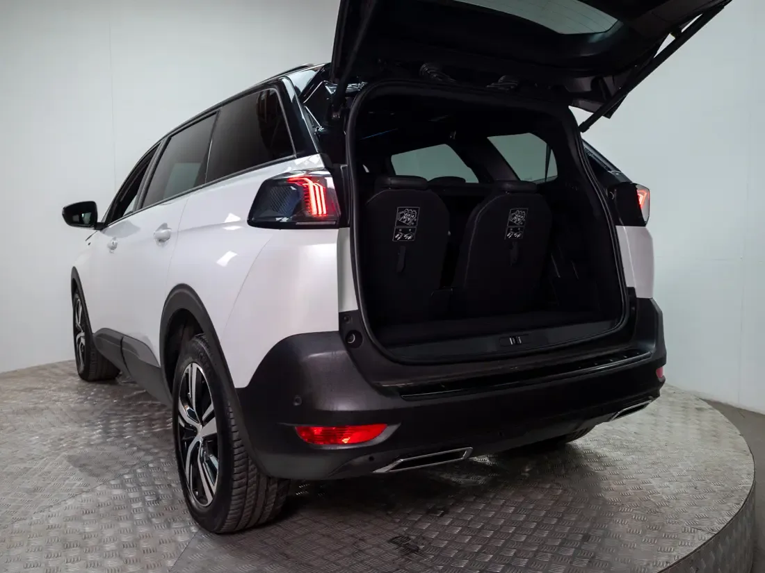 Peugeot 5008 5008 1.5 Gt Black Pack Bluehdi 130 Eat8 At año 2023