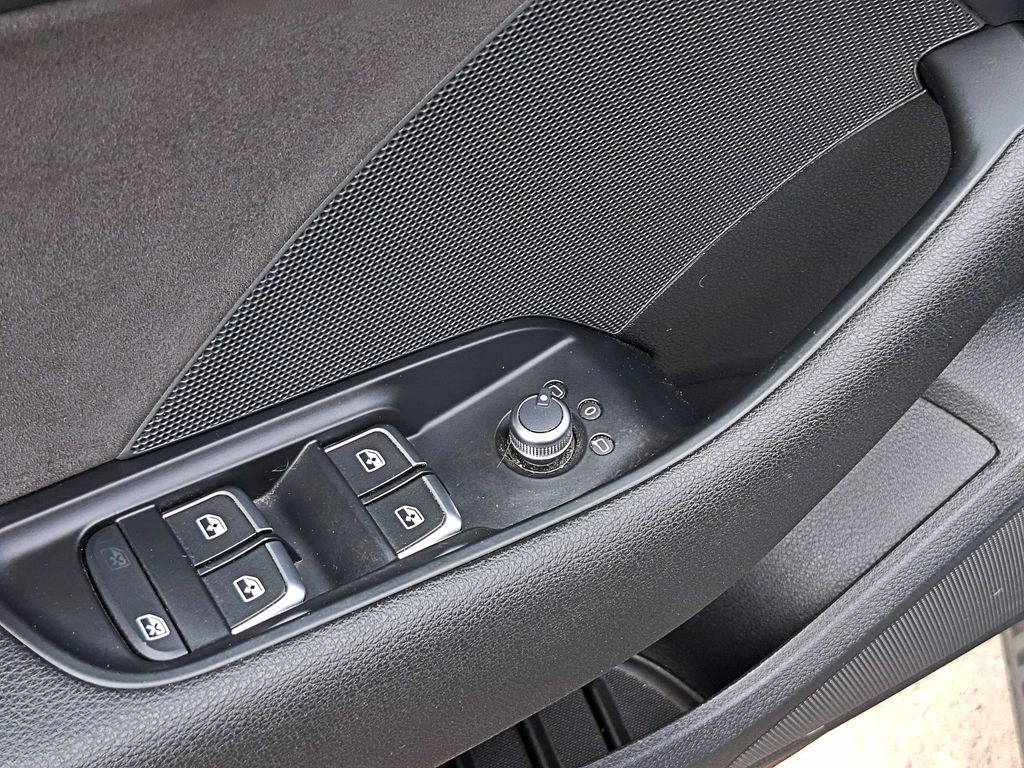 Audi A3 2.0 Sport 4x2 Hb S-Tronic At 3p año 2017