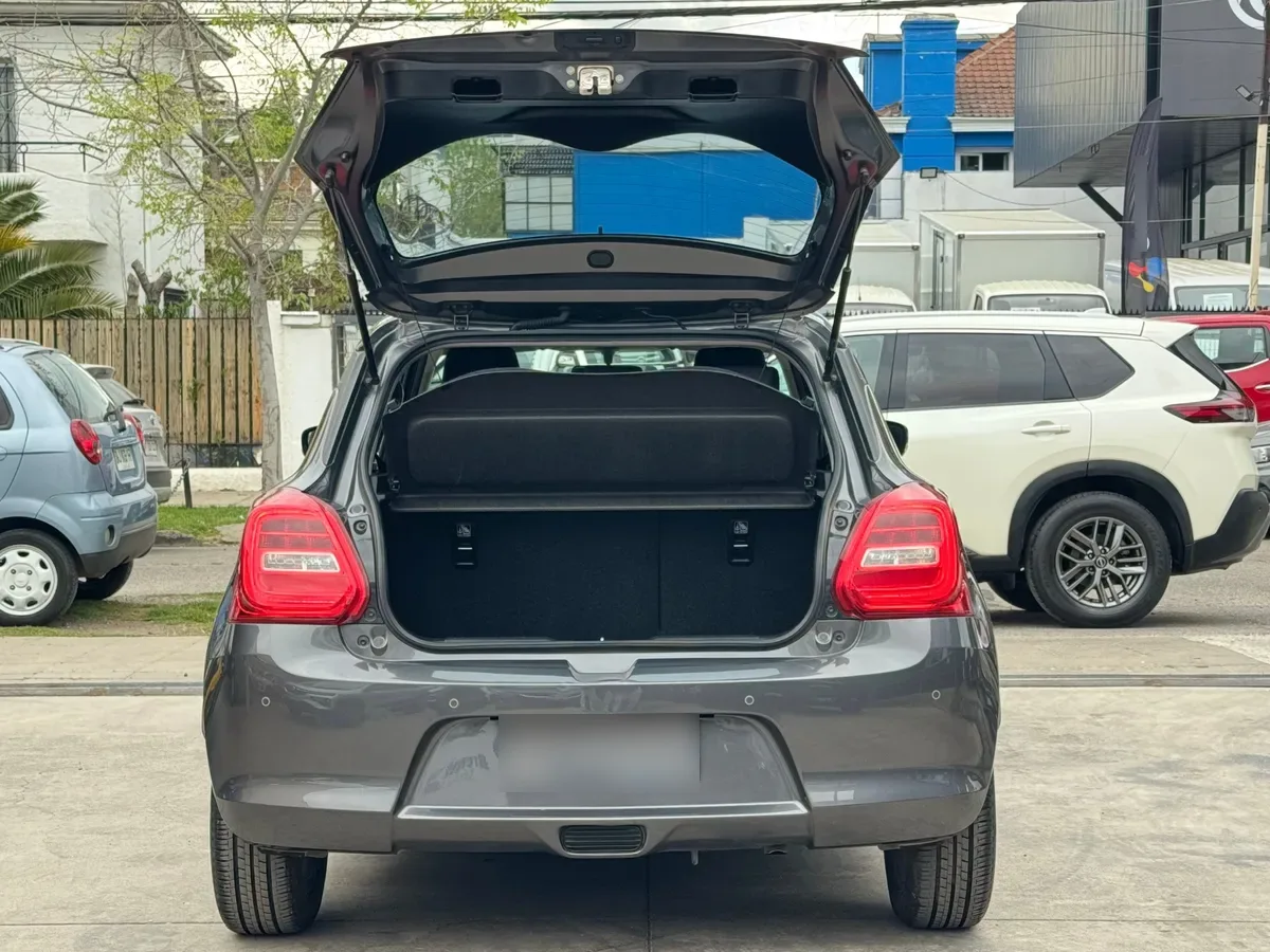 SUZUKI SWIFT  año 2025