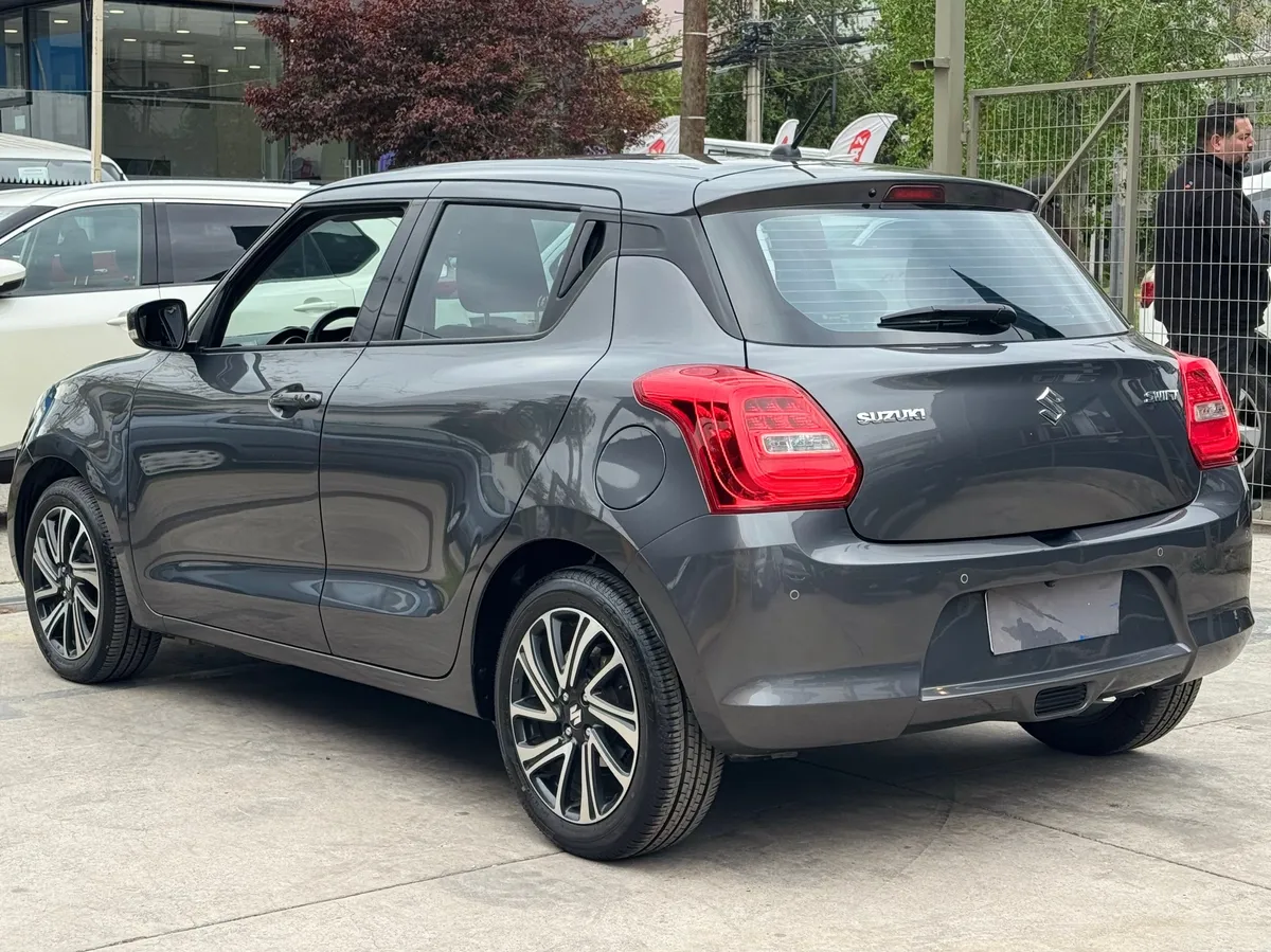 SUZUKI SWIFT  año 2025