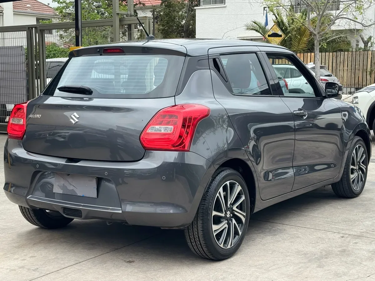 SUZUKI SWIFT  año 2025