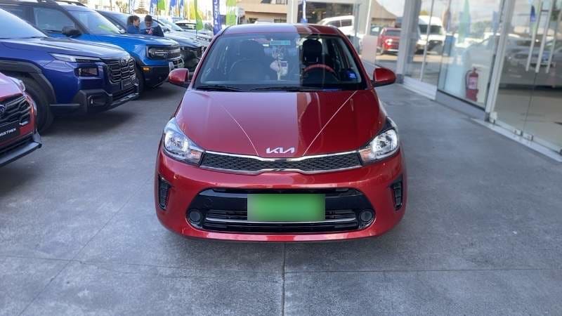 Kia Soluto 1.4 Lx 4x2 E6 Mt 4p año 2025