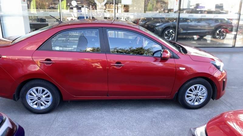 Kia Soluto 1.4 Lx 4x2 E6 Mt 4p año 2025