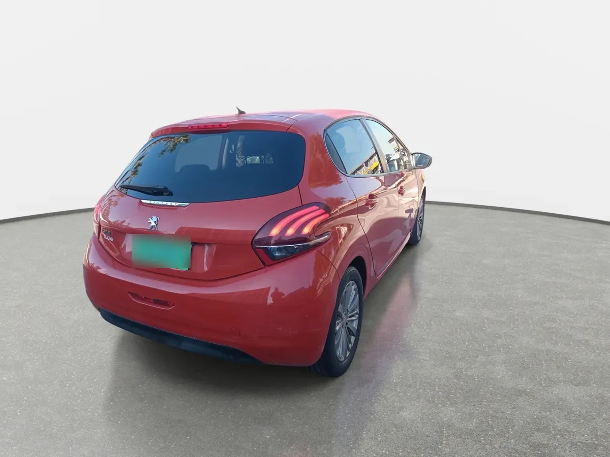 Peugeot 208 1.2 Signature Puretech 4x2 82 Mt5 5p año 2020