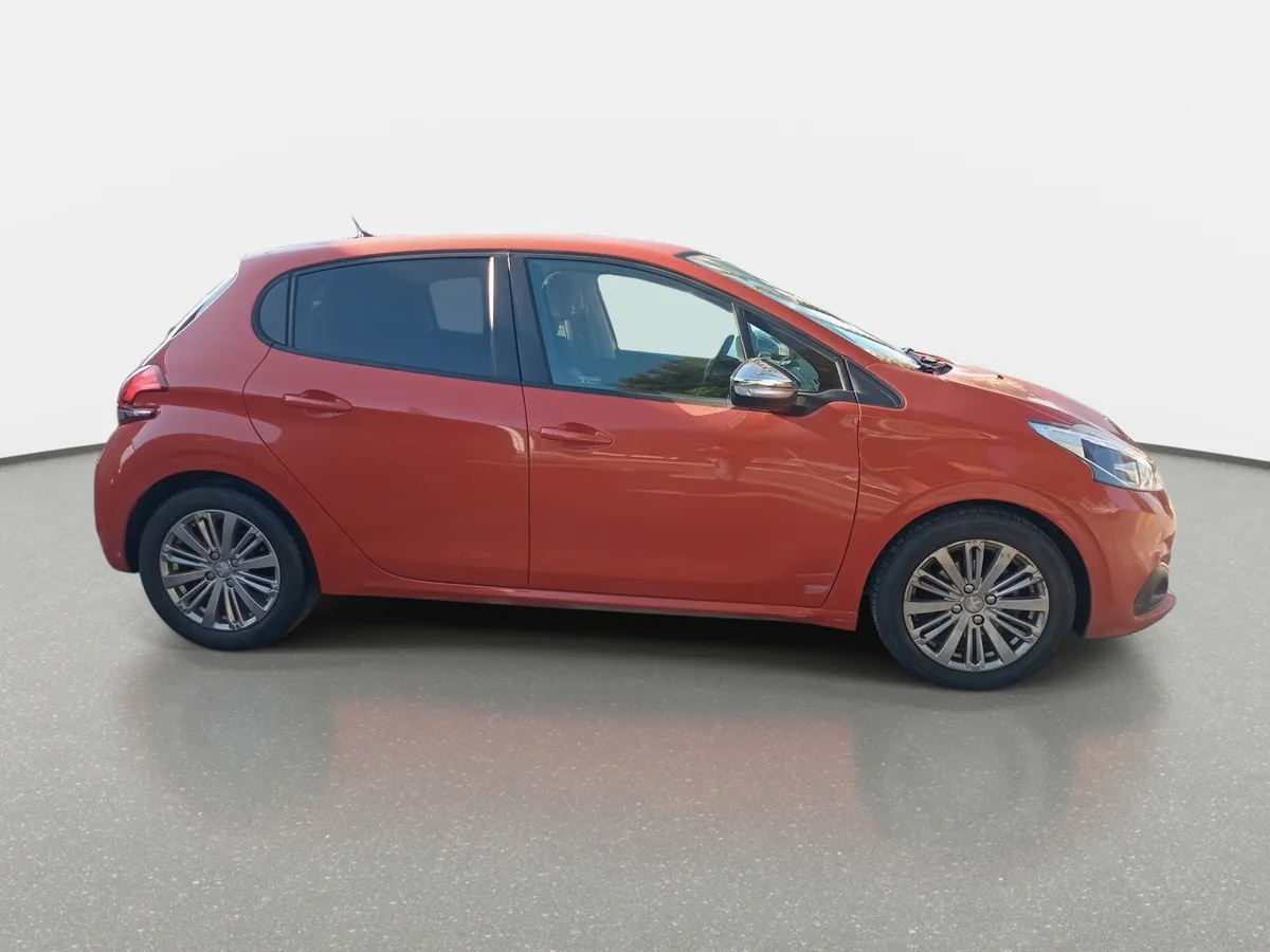 Peugeot 208 1.2 Signature Puretech 4x2 82 Mt5 5p año 2020