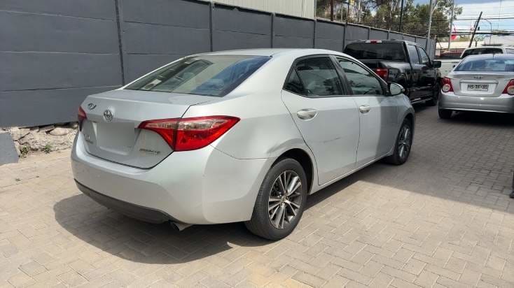 Toyota Corolla 1.8 Gl 4x2 Mt 4p año 2017