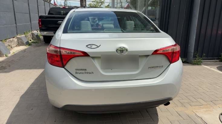 Toyota Corolla 1.8 Gl 4x2 Mt 4p año 2017