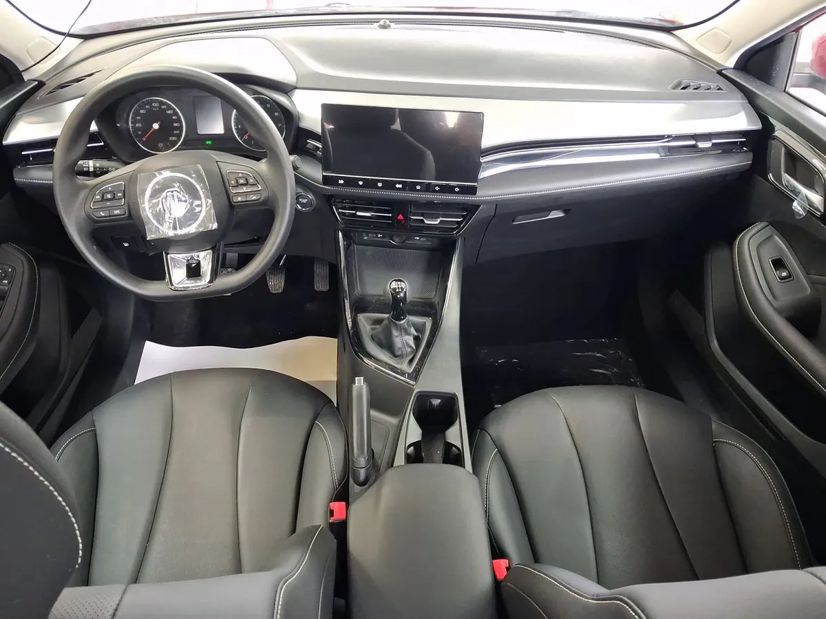 MG 5 1.5 Com 4x2 Mt 4p año 2026