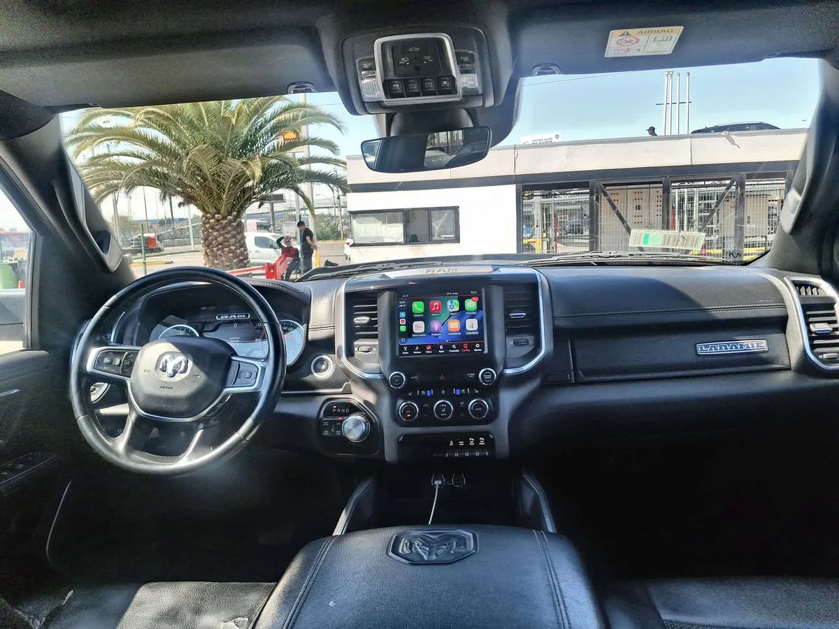 Ram 1500 5.7 Laramie Sport 4x4 At 4p año 2022