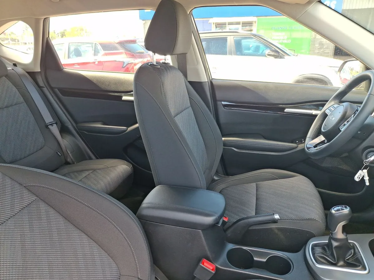 Kia Seltos 1.5 Ex 4x2 6mt 5p año 2025