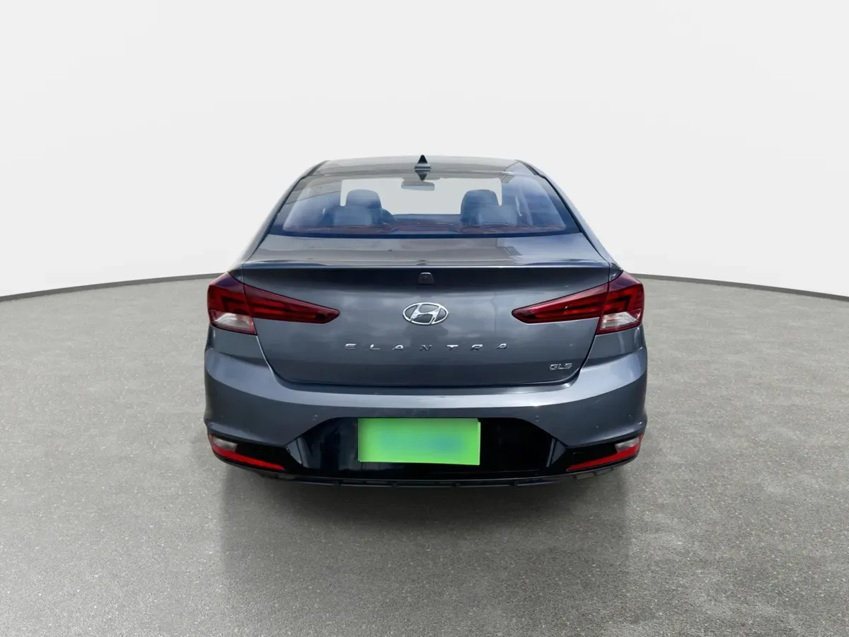 Hyundai Elantra 1.6 Value Fl 4x2 Mt 4p año 2021
