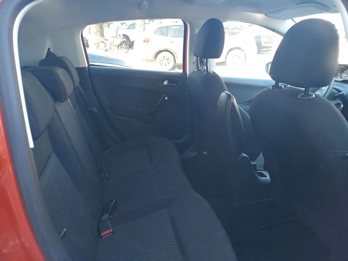 Peugeot 208 1.2 Signature Puretech 4x2 82 Mt5 5p año 2020