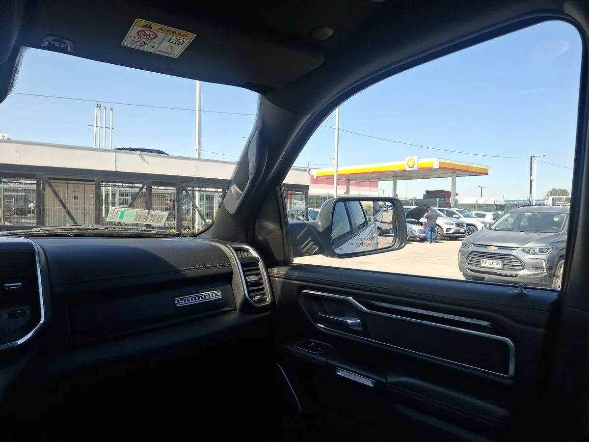 Ram 1500 5.7 Laramie Sport 4x4 At 4p año 2022