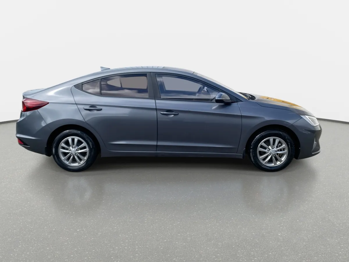 Hyundai Elantra 1.6 Value Fl 4x2 Mt 4p año 2021
