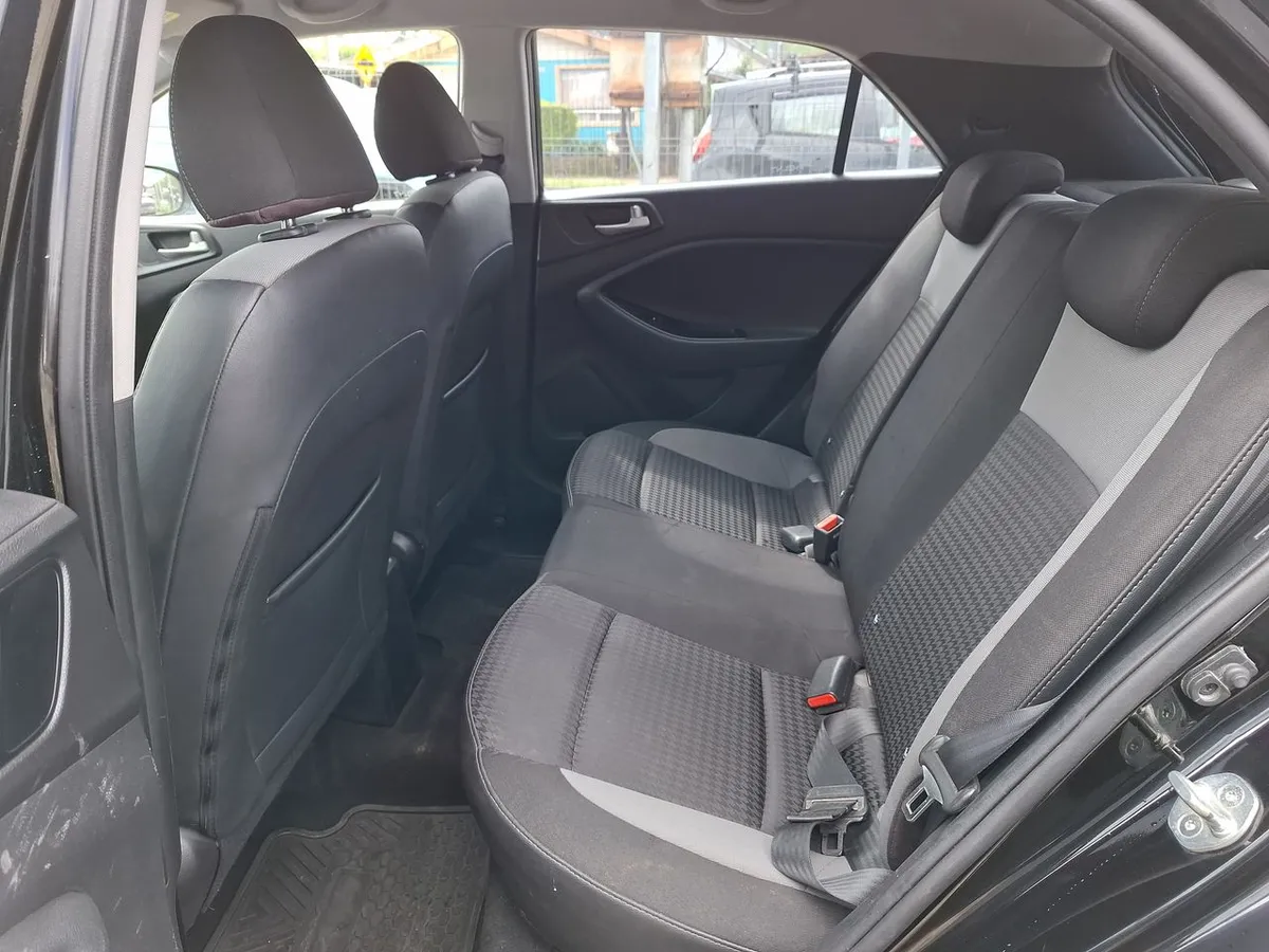 Hyundai I20 1.4 Gl Active 4x2 Hb Mt 5p año 2021
