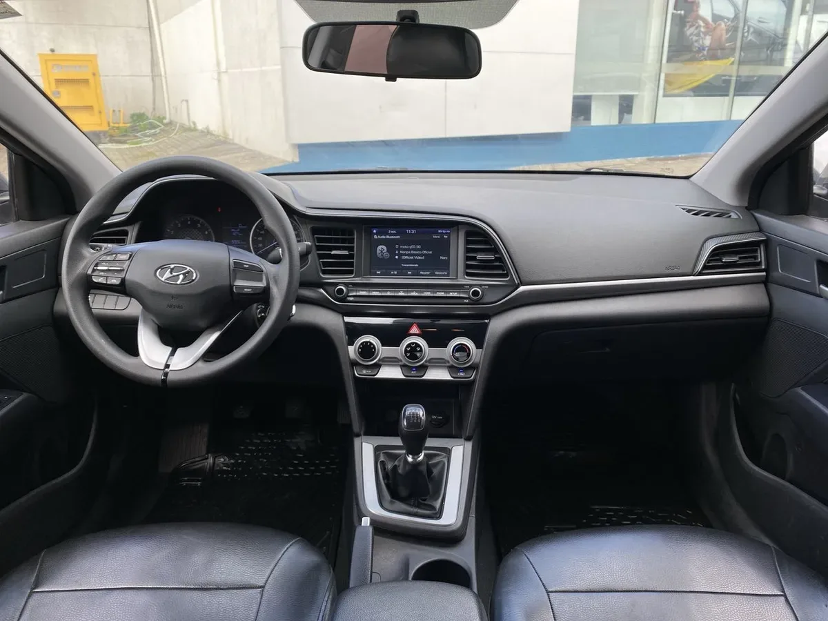 Hyundai Elantra 1.6 Value Fl 4x2 Mt 4p año 2021