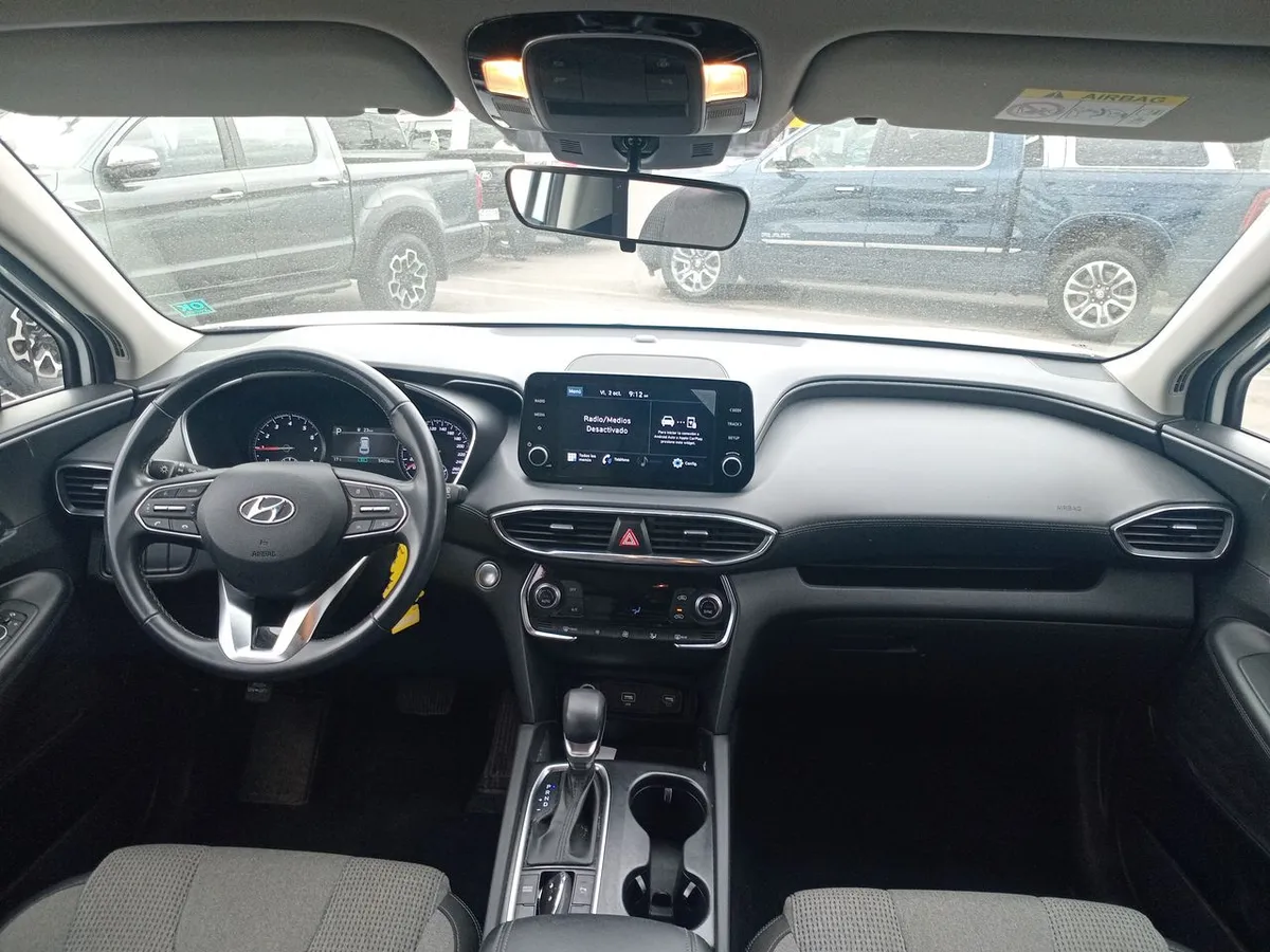 Hyundai Santa Fe 2.5 Plus Fl 2wd At 5p año 2023