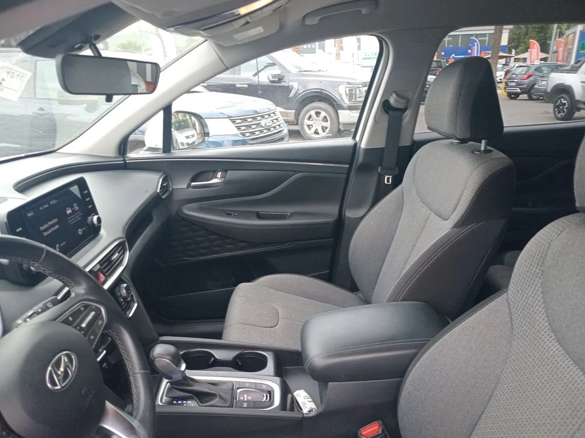 Hyundai Santa Fe 2.5 Plus Fl 2wd At 5p año 2023