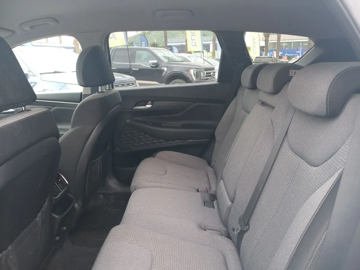 Hyundai Santa Fe 2.5 Plus Fl 2wd At 5p año 2023