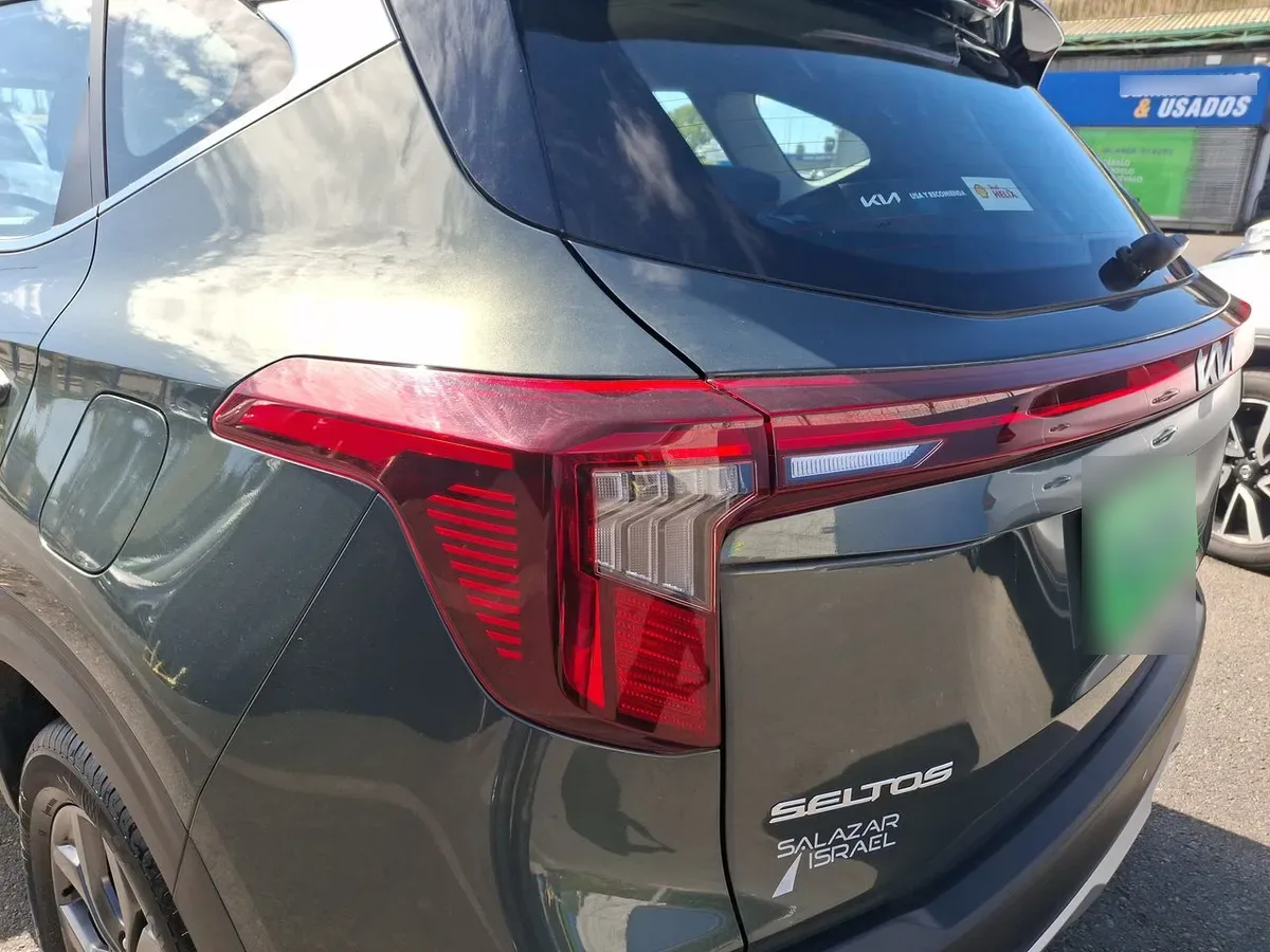 Kia Seltos 1.5 Ex 4x2 6mt 5p año 2025