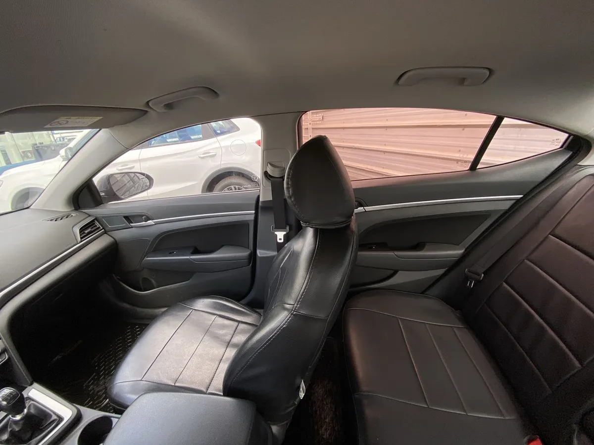 Hyundai Elantra 1.6 Value Fl 4x2 Mt 4p año 2021