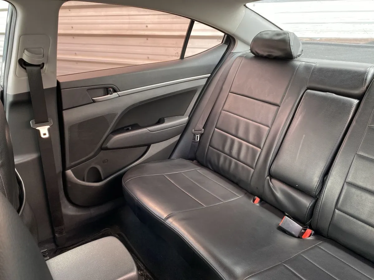 Hyundai Elantra 1.6 Value Fl 4x2 Mt 4p año 2021
