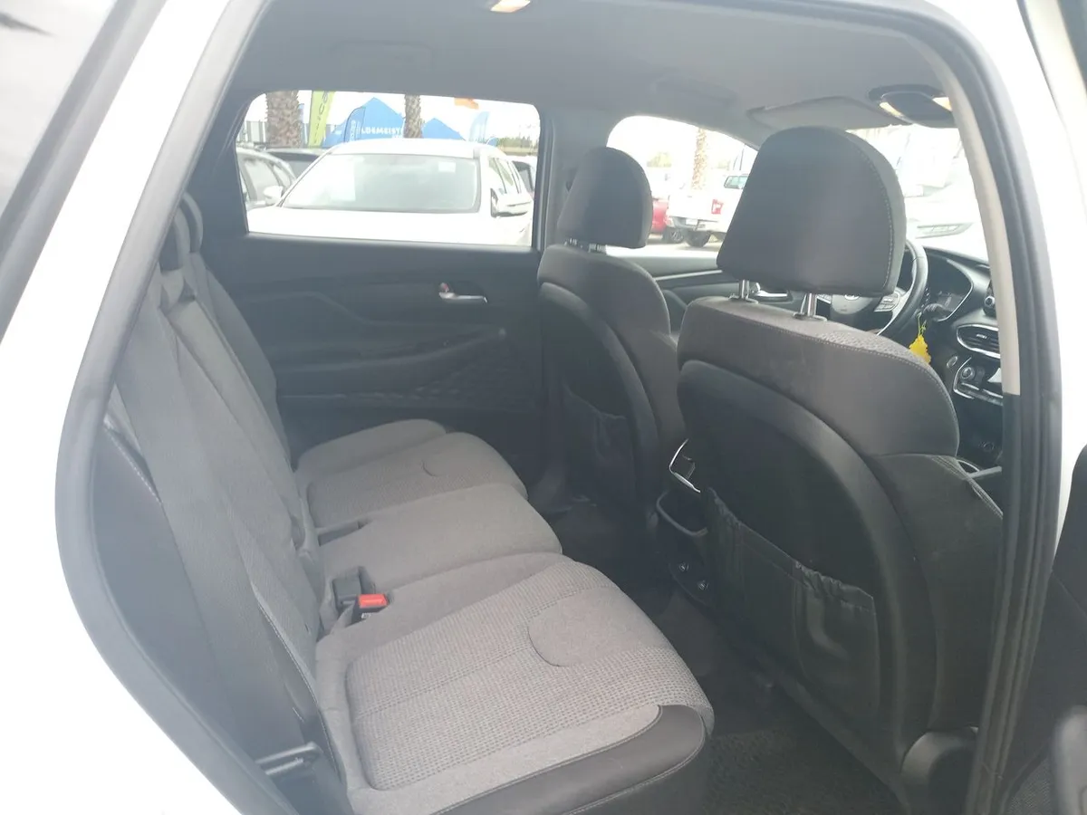 Hyundai Santa Fe 2.5 Plus Fl 2wd At 5p año 2023