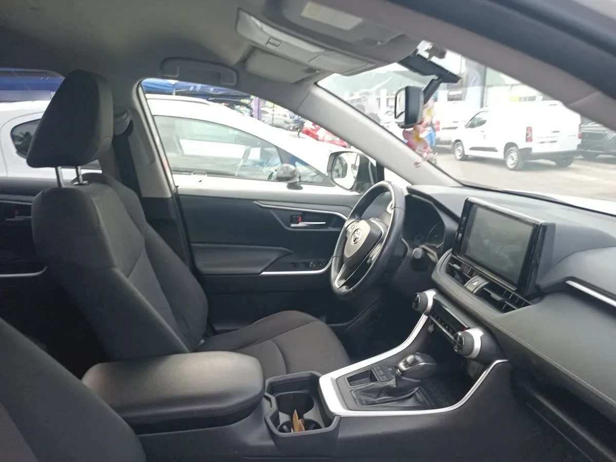 Toyota Rav 4 2.0 Xle 4x2 Cvt At 5p año 2020