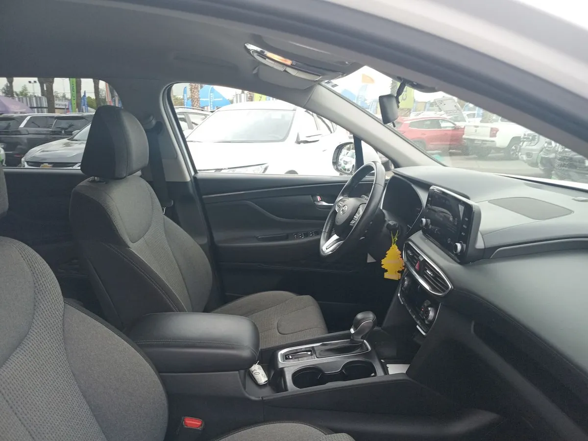Hyundai Santa Fe 2.5 Plus Fl 2wd At 5p año 2023