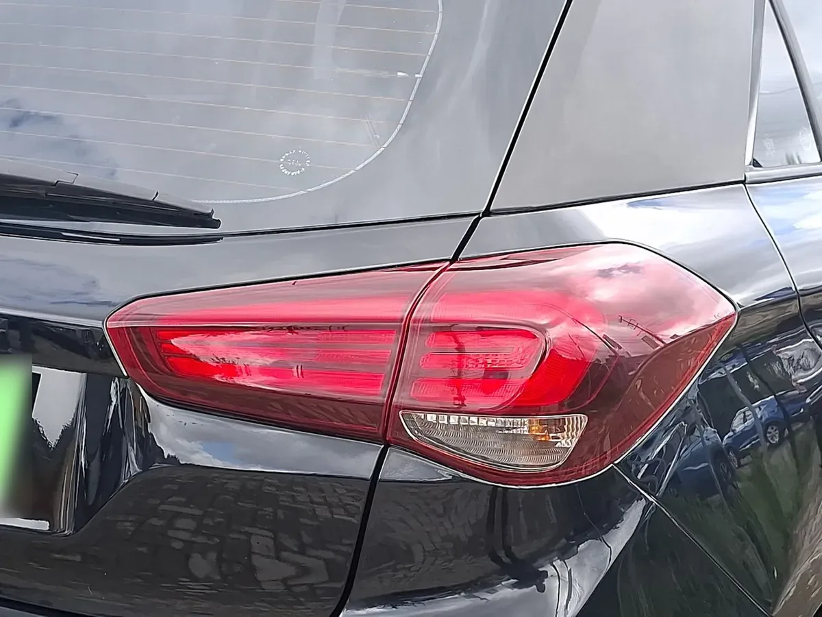 Hyundai I20 1.4 Gl Active 4x2 Hb Mt 5p año 2021